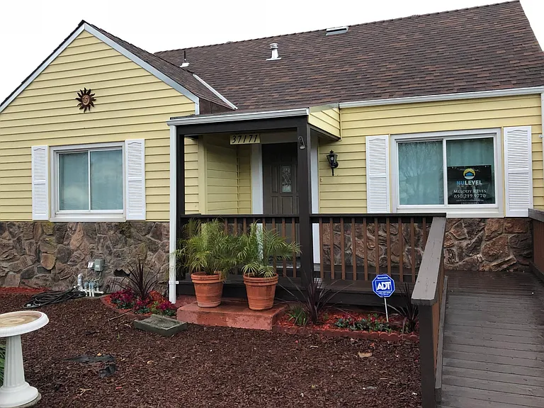 37171 Ash St — Photo 1