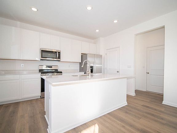 2nd image of 2600 Kingman Dr