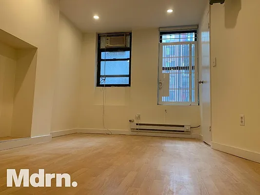 Rented by Mdrn Residential | media 8