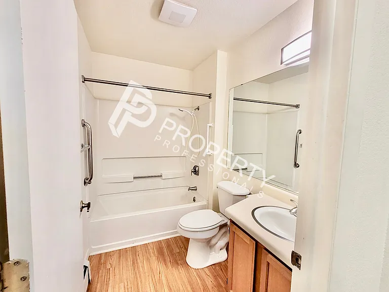500 N Parachute Ave — Photo 8