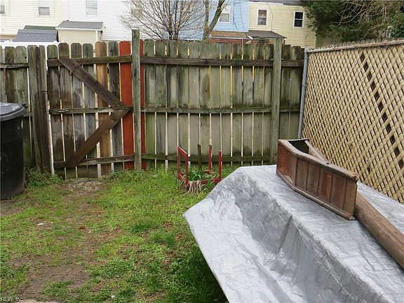 5th image of 5732 E Hastings Arch