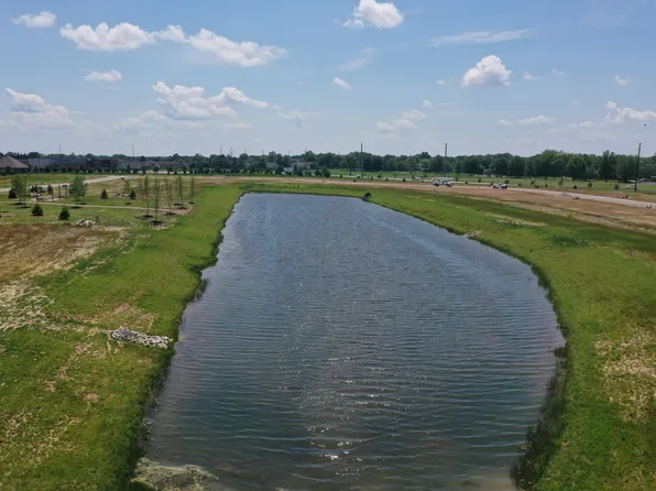 1679 Mill Pond Ln, Franklin, IN 46131