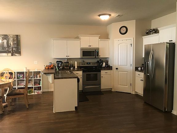 5th image of 239 Fox Haven Dr