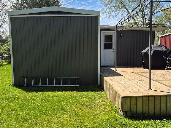 5th image of 49 Hillview Dr N