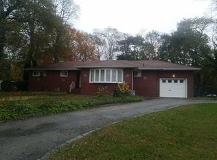 15 Portland Way, Wheatley Heights, NY 11798