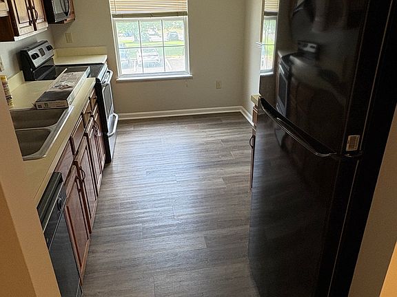 5th image of 3850 Shadywood Dr Unit 2D