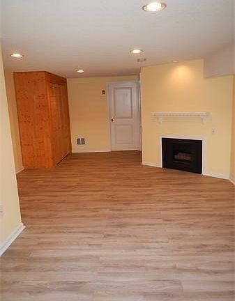 3rd image of 418 Farrwood Dr #418