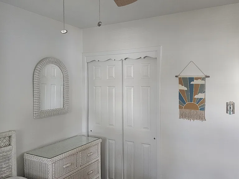 136 W Morning Glory Rd #B — Photo 5