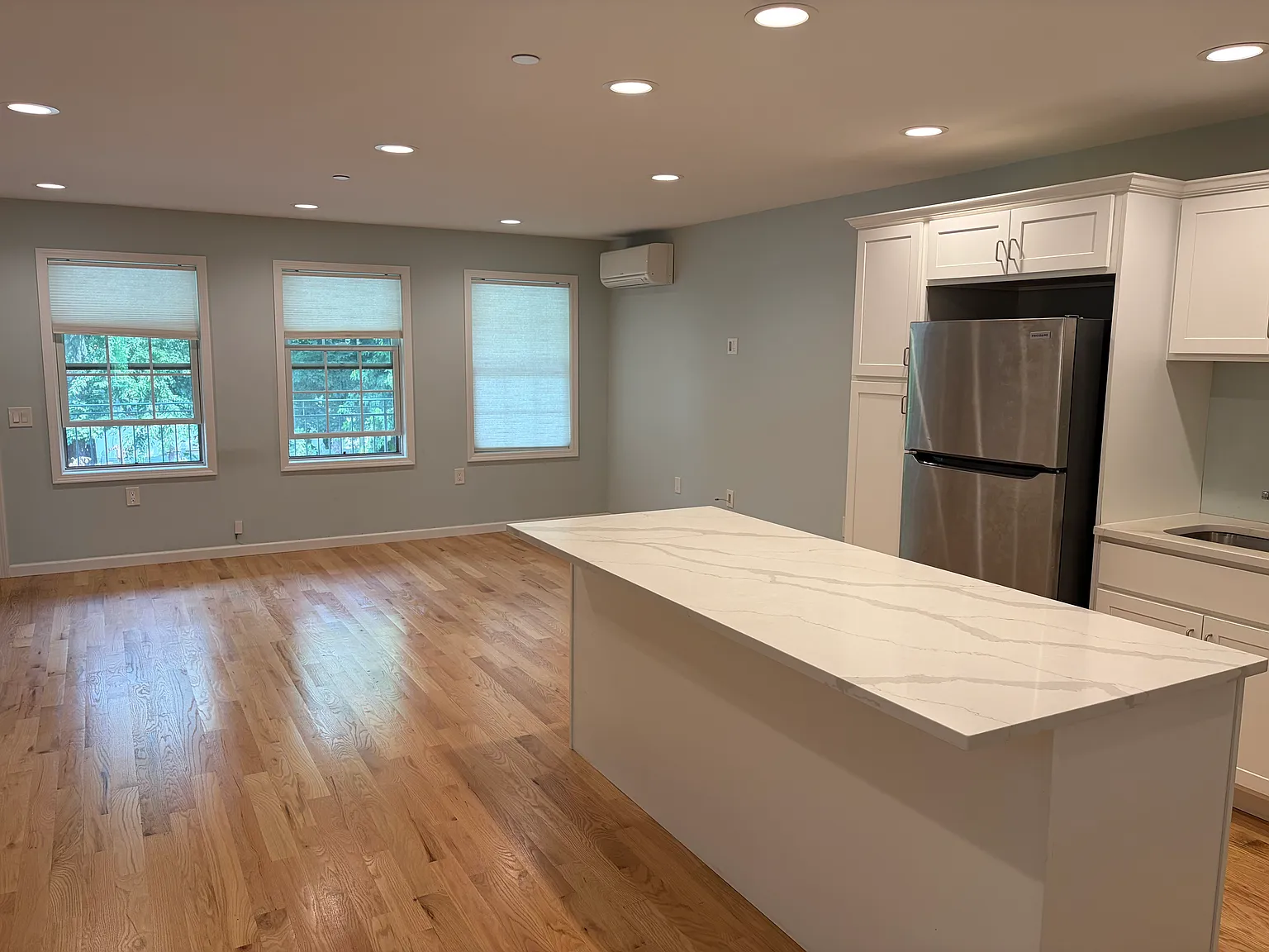 1 bed, 1000 sqft, $2,500 — Photo 3