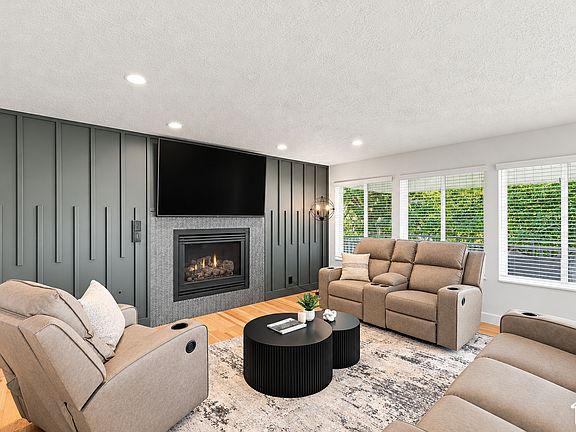2nd image of 3936 Huntington Cir