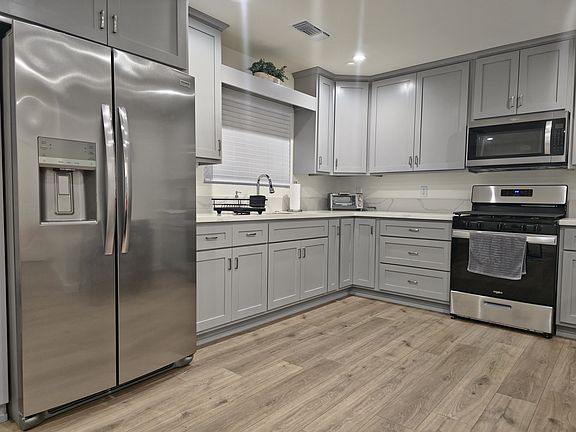 5th image of 2844 Rosanna St