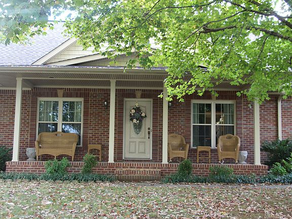 2nd image of 399 Willoughby Ln
