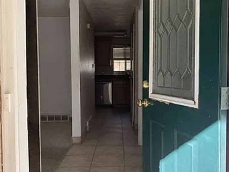 299 N Highland Dr — Photo 3