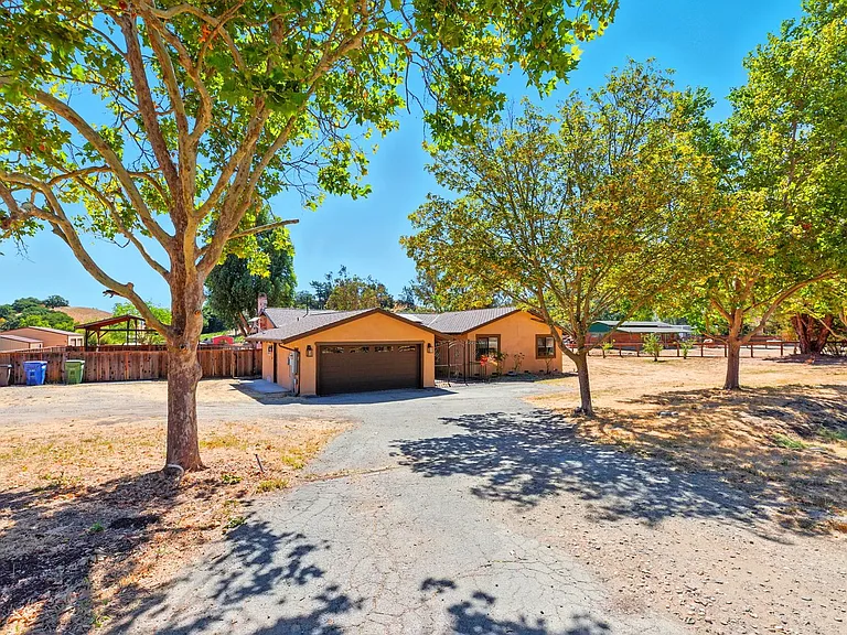 10200 Parrish View Dr — Photo 3