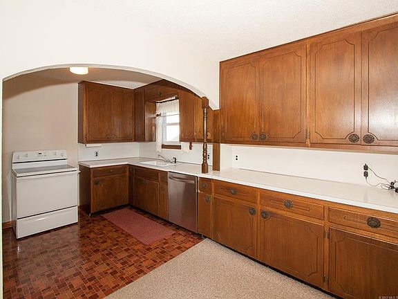 5th image of 541 S 78th Ave E