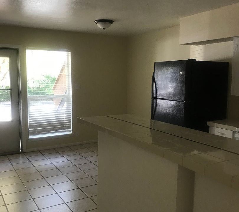 308 Smith St Grapevine TX Zillow