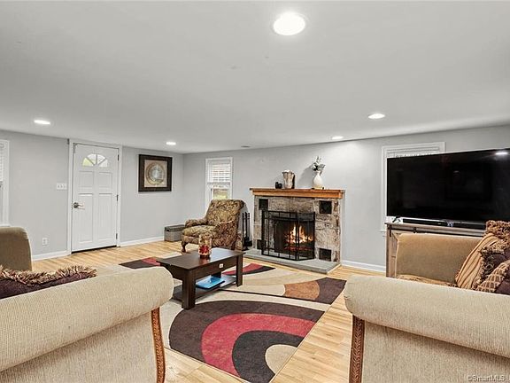 5th image of 14 Webb Rd