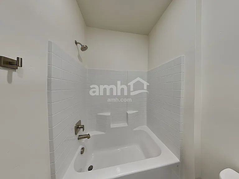1052 S Woodsome Ave — Photo 15