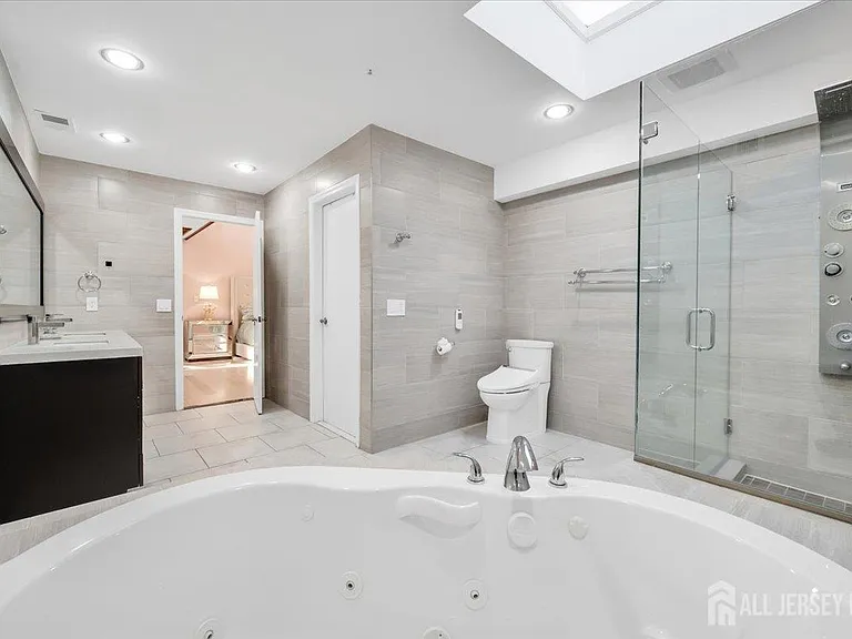 950 Sunset Rdg — Photo 43