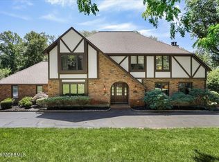 16 Sherwood Court, Holmdel, NJ 07733