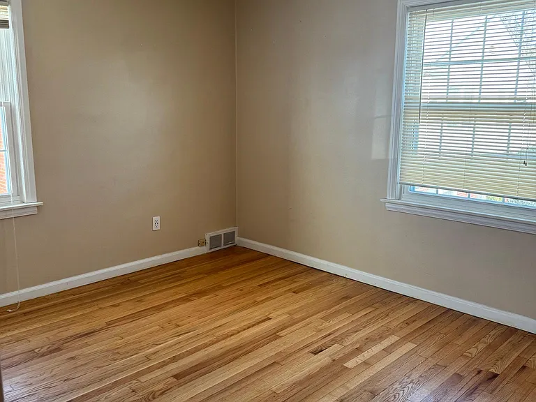 21909 Snow Ave — Photo 16