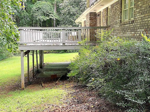 3rd image of 5754 W Stewart Mill Rd