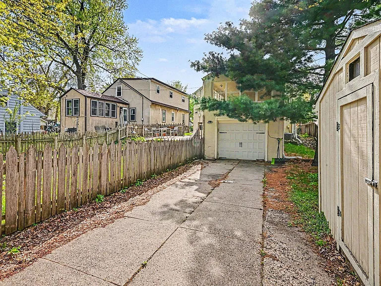 4937 Clinton Ave — Photo 23