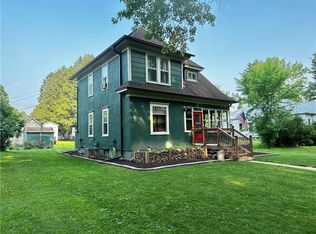 906 School St, Withee, WI 54498