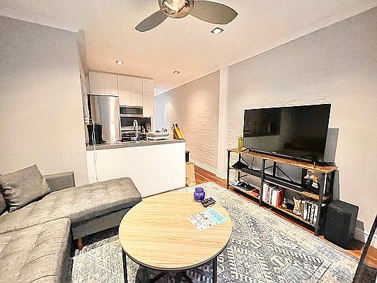 2nd image of 543 E 6th St #3D
