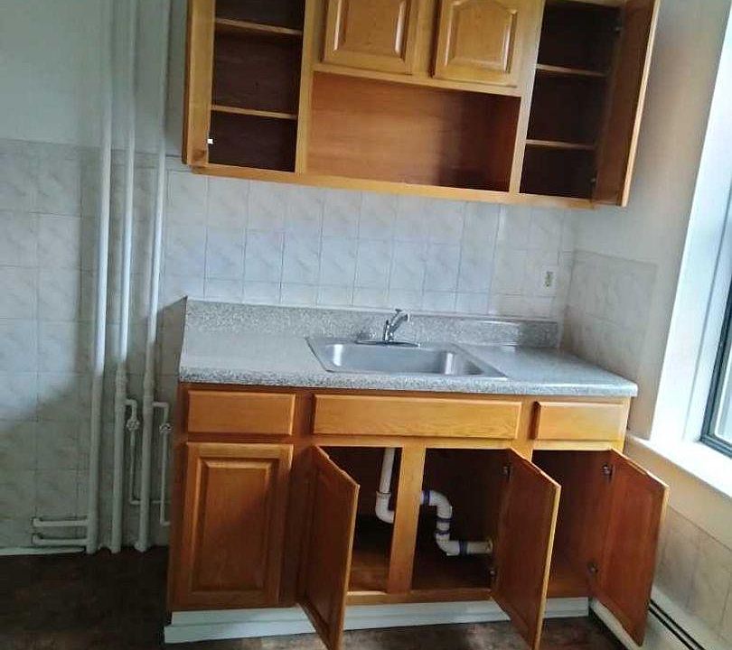 2nd image of 325 34th St #5B