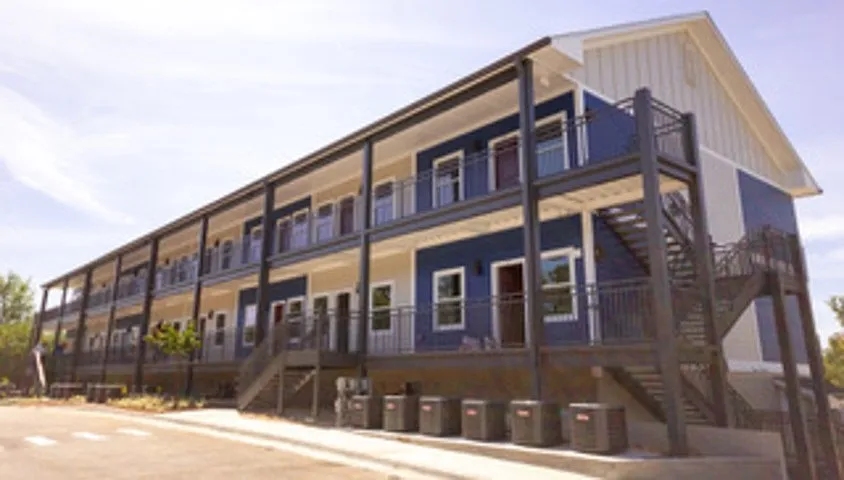 2 bed, 2.0 bath, 750 sqft, $1,395 — Photo 2