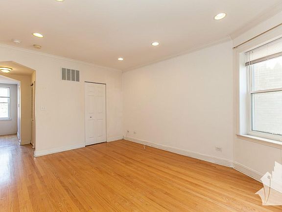4th image of 7066 N Wolcott Ave #2