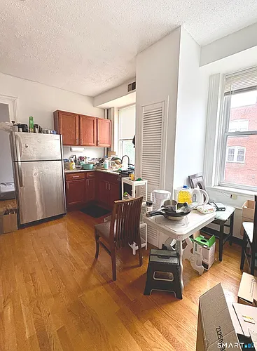 860 State St Photo 1