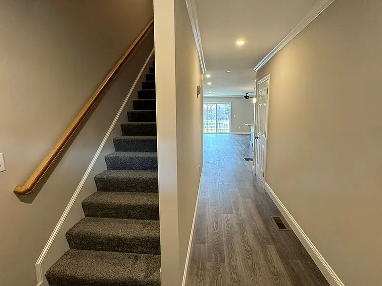108 Mammoth Rd #B — Photo 5