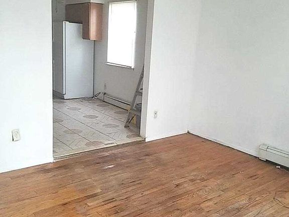 4th image of 21 E Booker Ave