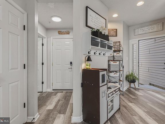 3rd image of 214 Merlin Dr