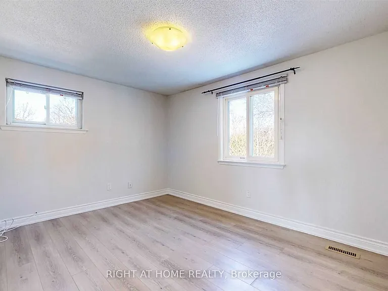 54 Penwick Cres — Photo 17