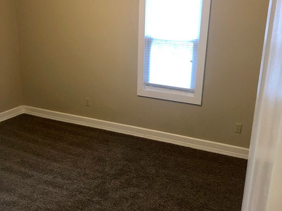 5th image of 2704 Portman Ave