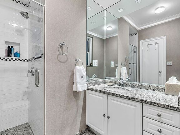 4th image of 16 W 77th St #3D