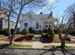 52 Observatory Ave, North Providence, RI 02911