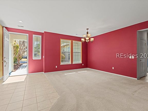 3rd image of 171 Hampton Cir