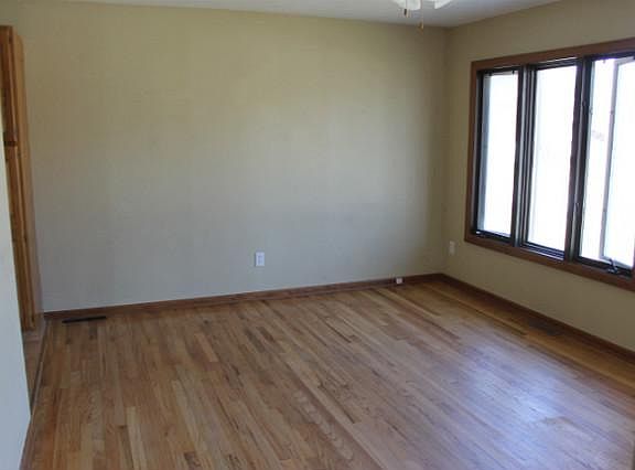 5th image of 604 7th Ave SE