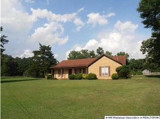 1823 Gravel Springs Rd, Senatobia, MS 38668