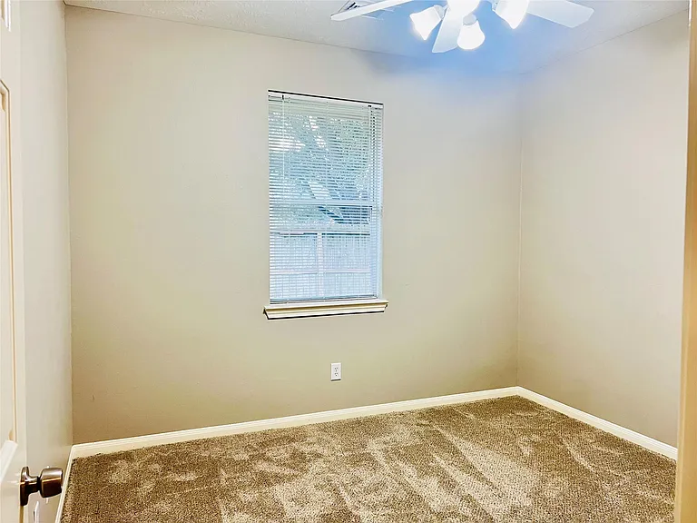 18215 Linden Forest Ln — Photo 16
