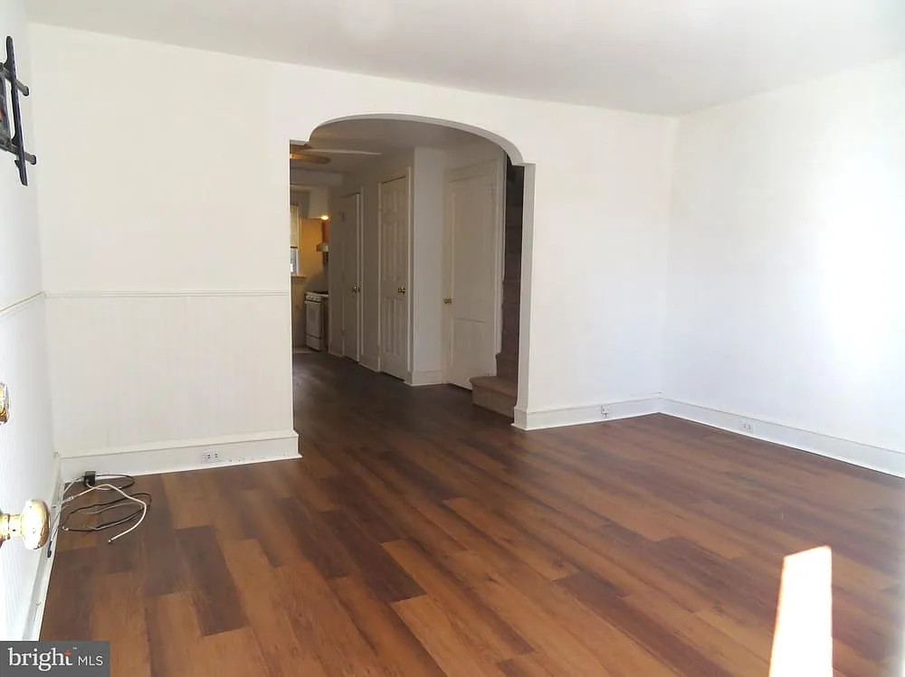 3 bed, 1300 sqft, $2,200 — Photo 2