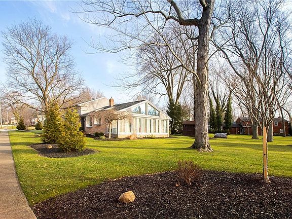 3rd image of 3923 N Valley Dr