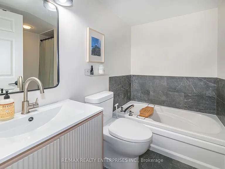 801 King St W #1108 — Photo 14