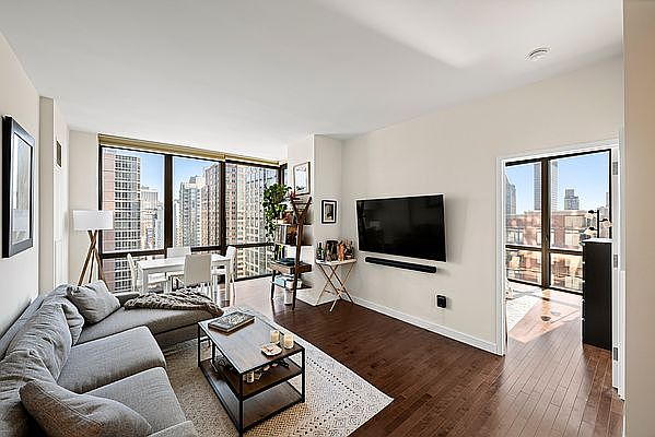 1st image of 101 W 24th St APT 28E