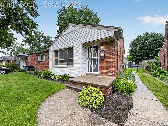 2nd image of 24660 Ridgedale St
