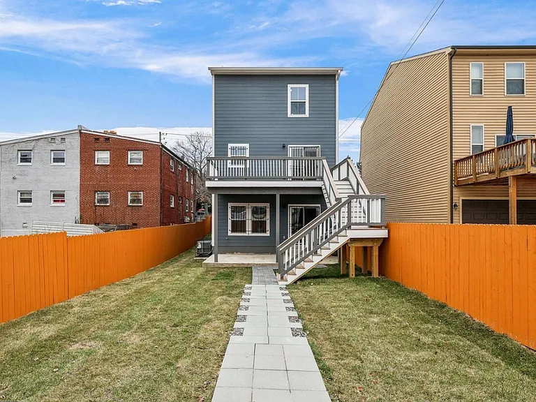 1726 Gainesville St SE — Photo 8